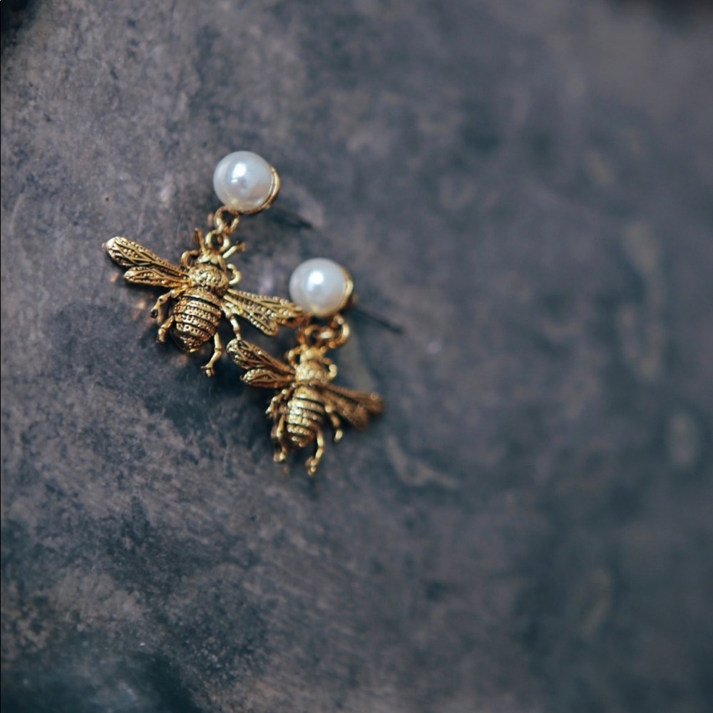 Bee Pearl Earrings